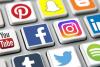 Farbige Buttons mit Symbolen von Social Media